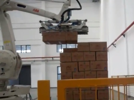 食品行業(yè)：鐵廳奶粉裝箱碼垛案例展示